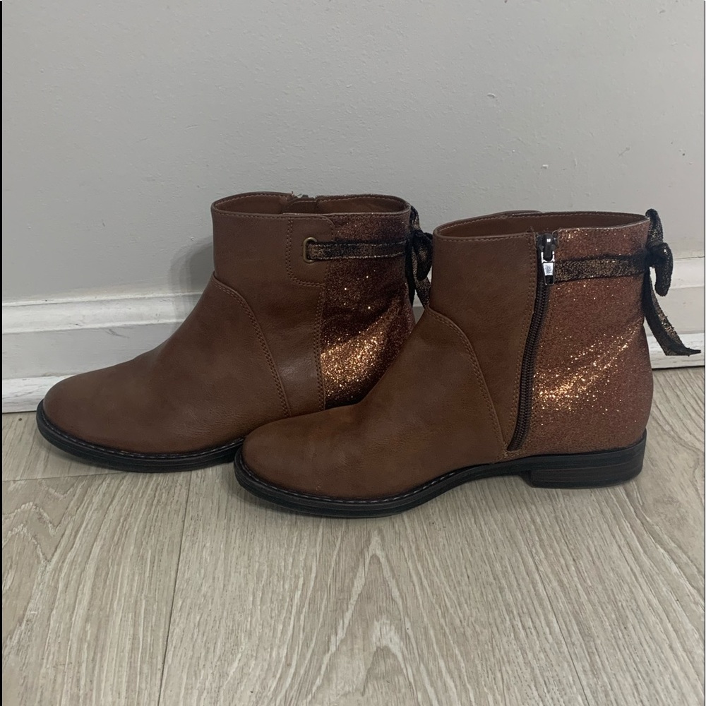 Short brown glittery boots